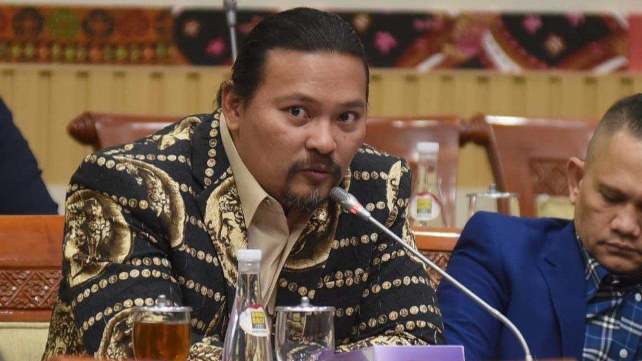 VIDEO: 'Steven Seagal' DPR Sorot Polemik Putusan MK Soal Pemilu Terpisah "Kami Dikejar Mayarakat!"