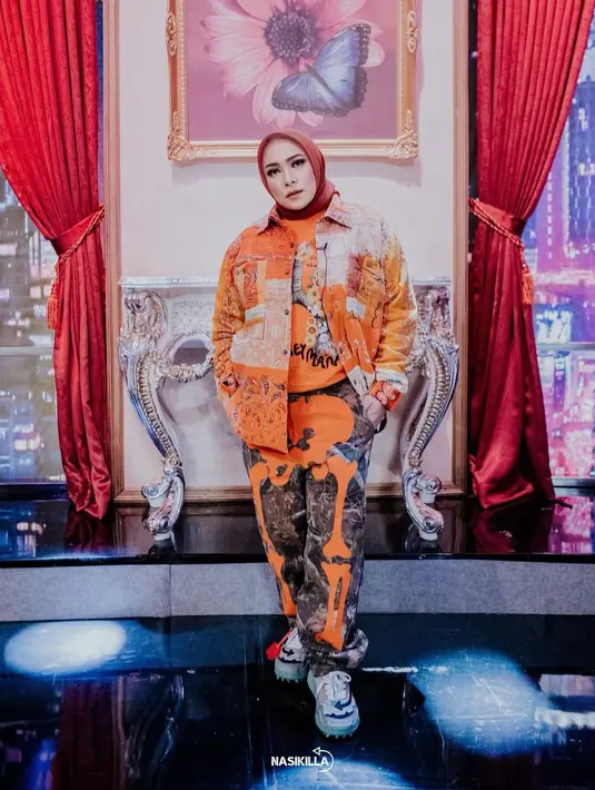 Tetap yakin dengan keputusannya tersebut, akhirnya Melly Goeslaw mendapat tawaran dari Opick dalam acara amal. Meskipun tidak banyak, Melly dan Anto Hoed merasakan kembali menemukan jalannya. (Instagram/Melly_Goeslaw)