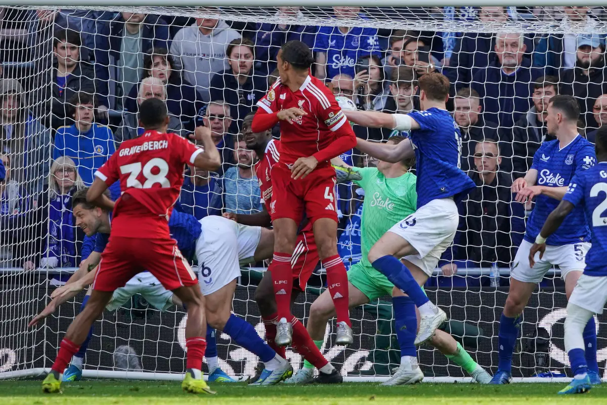 Foto: Gol Telat Virgil Van Dijk Menangkan Liverpool dalam Derby Merseyside di Liga Inggris