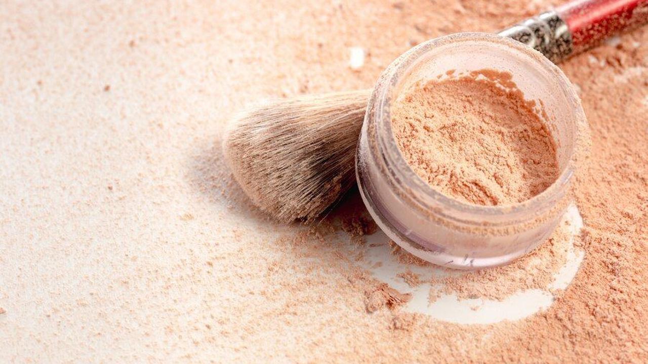 3.&nbsp;Bedak, Eyeshadow Padat, Blush on Padat