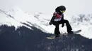 Penampilan Silje Norendal pada kejuaraan Slopestyle Snowboarding yang merupakan rangkaian dari Olimpide Musim Dingin di Sochi, Rusia, Minggu (9/2/2014). (AFP/Franck Fife)