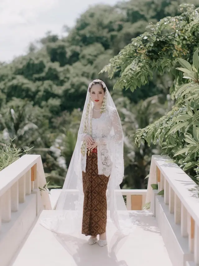 Jadi Langganan Artis, 8 Kebaya Apik Rancangan Didiet Maulana untuk Pernikahan hingga Wisuda