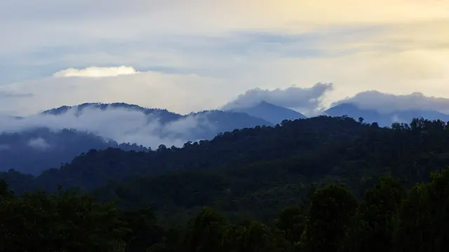 Gunung Gerah di Perak, Malaysia. (Dok: Lenggong Geopark https://lenggonggeopark.com/en/packages/puncak-granit-gunung-gerah/)