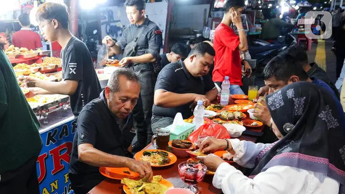 Berburu Menu Khas Sumatera Barat di Sentra Kuliner Nasi Kapau Kramat Raya