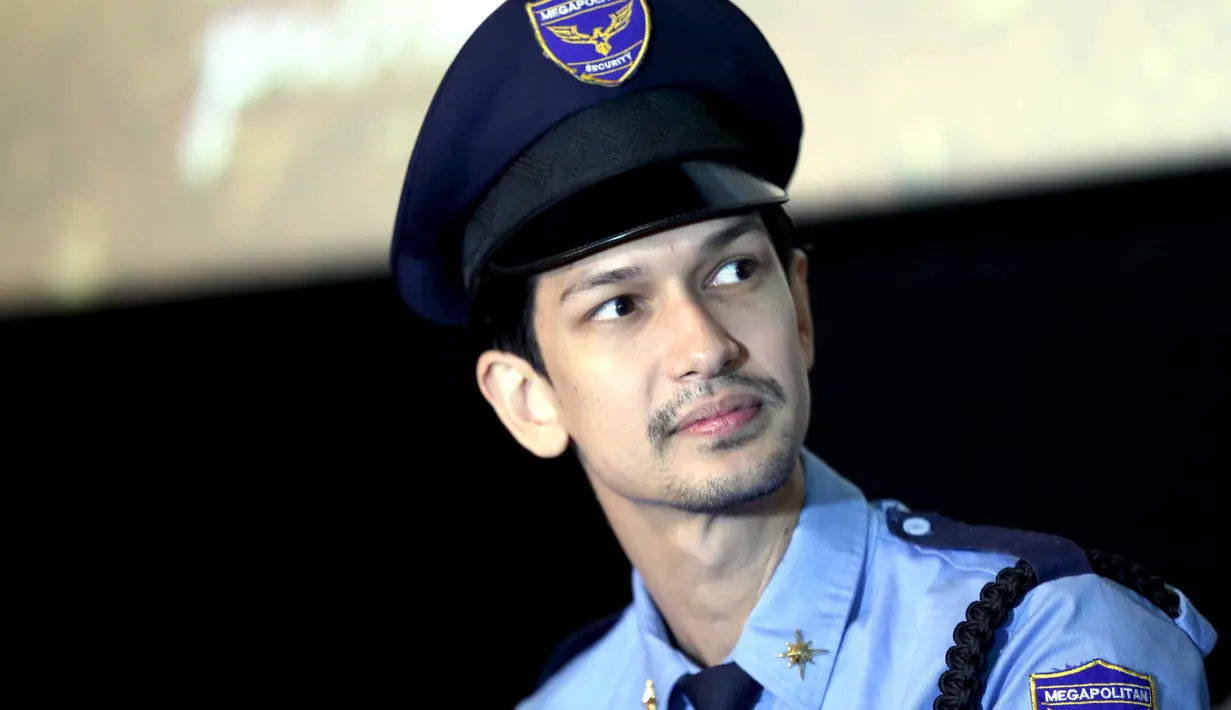 "Jadi faktor Indro Warkop itu bagi kami, jadi magnet yang sangat kuat. Bloopersnya tuh yang kocak-kocak banget, kita ngakak mulu di lokasi. Mudah-mudahan sampai dengan baik ke penonton," ujar Dimas. (Nurwahyunan/Bintang.com)