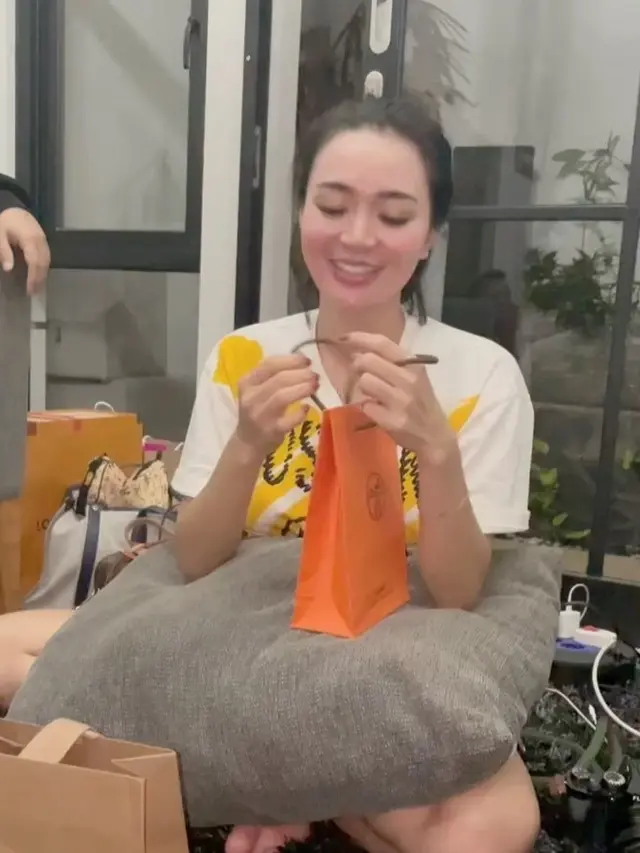 7 Momen Kejutan Ulang Tahun Wika Salim, Kue dan Hadiahnya Curi Perhatian