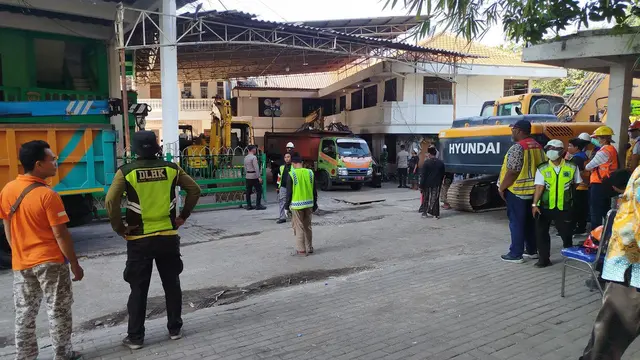 proses evakuasi korban ponpes Al Khoziny yang ambruk
