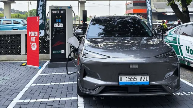 Geely Gandeng Voltron Bikin Stasiun Pengisian Daya di Dealer Resmi