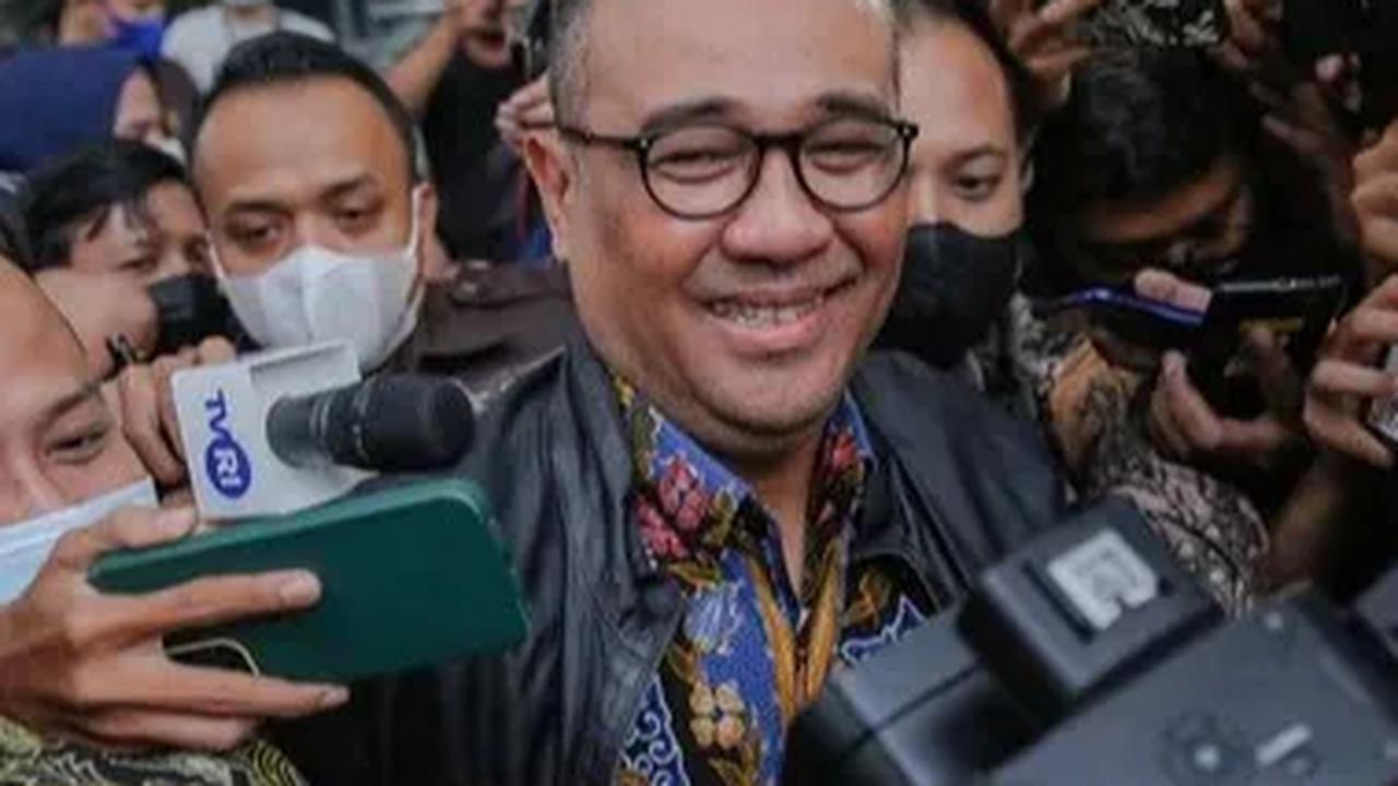 "Saya ngekos dari harga Rp2.500.000 dulu pertama, naik Rp3,6 naik jadi Rp4 juta, kan naik terus. Harga kos di san malah ada yang Rp6 juta di sebelah-sebelahnya itu. Kalau sekarang itu ada yang Rp2,5 juta, ada yang Rp3 juta ada yang Rp4 juta," bebernya.