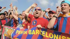 Supporters of Barcelona cheer with a club banner in central Rome on May 27, 2009 a few hours before of the UEFA Champions League final match against Manchester United. AFP PHOTO/TIZIANA FABI