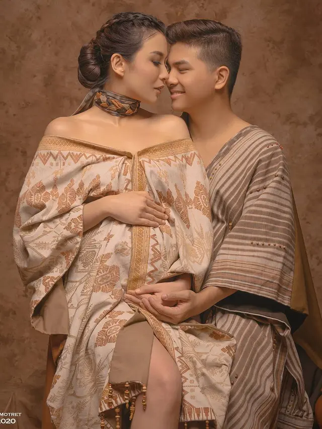 6 Potret Maternity Shoot Chelsea Olivia, Pose Nastusha Curi Perhatian