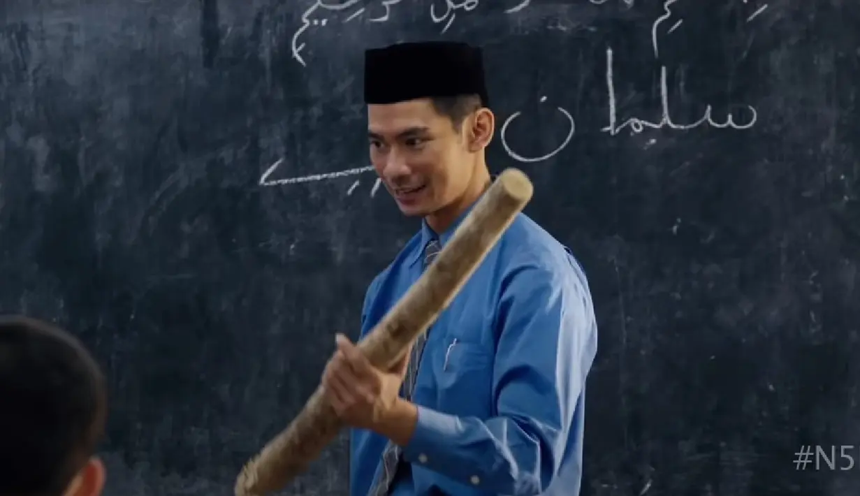 Donny Alamsyah di Film Negeri 5 Menara. (Foto: Million Pictures)