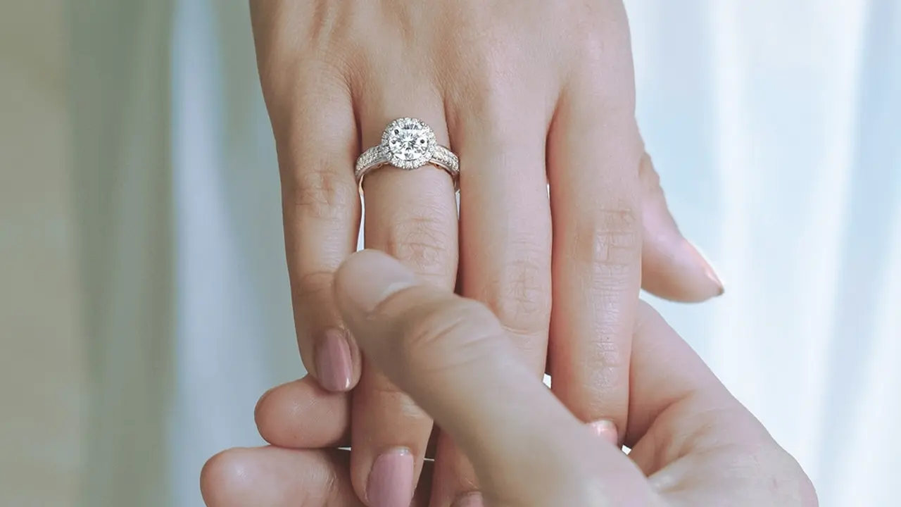 Sempurnakan Momen Istimewa, Miss Mondial Hadirkan Cincin Lamaran dengan Irisan 66 Facet