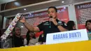 Direktorat Krimsus menggelar konferensi pers terkait kasus jajanan anak yang berkemasan mirip alat kontrasepsi (kondom) di Polda Metro Jaya, Jakarta, Kamis, (4/1/2016). (Liputan6.com/Faisal R Syam)