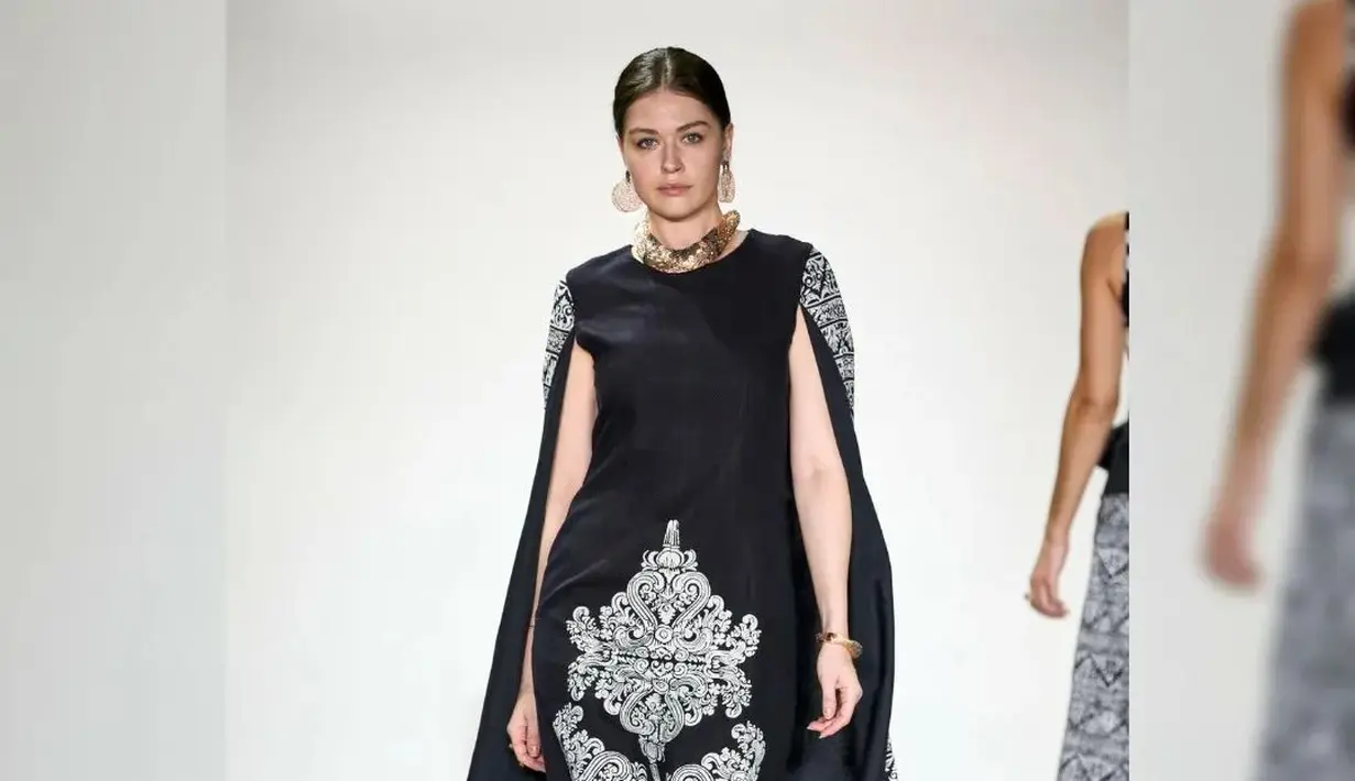 Mengusung tema Paradise, tema ini menghadirkan paparan kritis terhadap keindahan budaya Batik Indonesia.