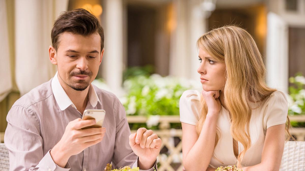 Red Flag là gì ? 8 dấu hiệu Red Flag trong tình yêu