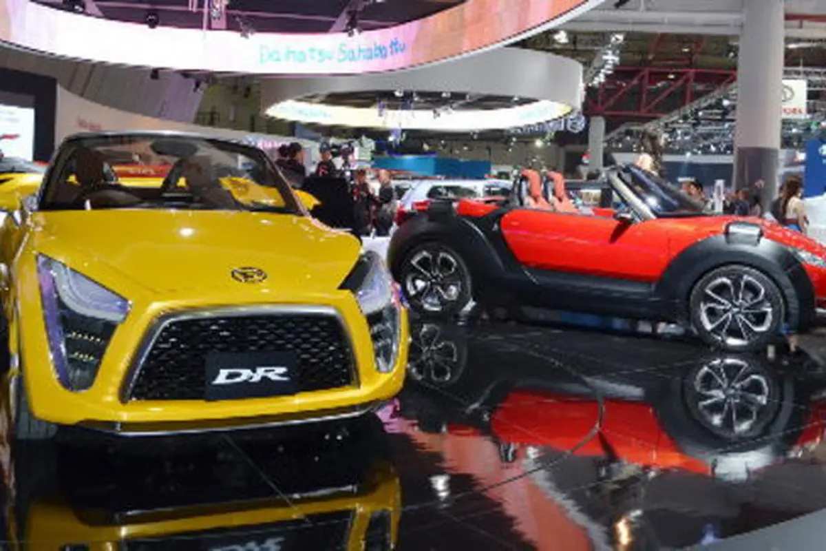 Mobil Konsep di Booth Daihatsu IIMS 2012