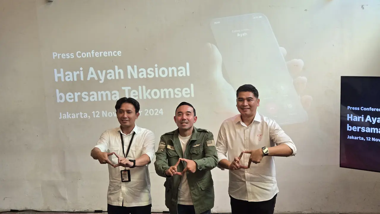 VP Corporate Communications & Social Responsibility Telkomsel, Saki H. Bramono