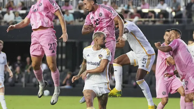 Duel antara Inter Miami vs LA Galaxy di laga lanjutan MLS 2025 di Chase Stadium, Fort Lauderdale, Florida, Amerika Serikat, Minggu (17/08/2025). (AP Photo/Lynne Sladky).