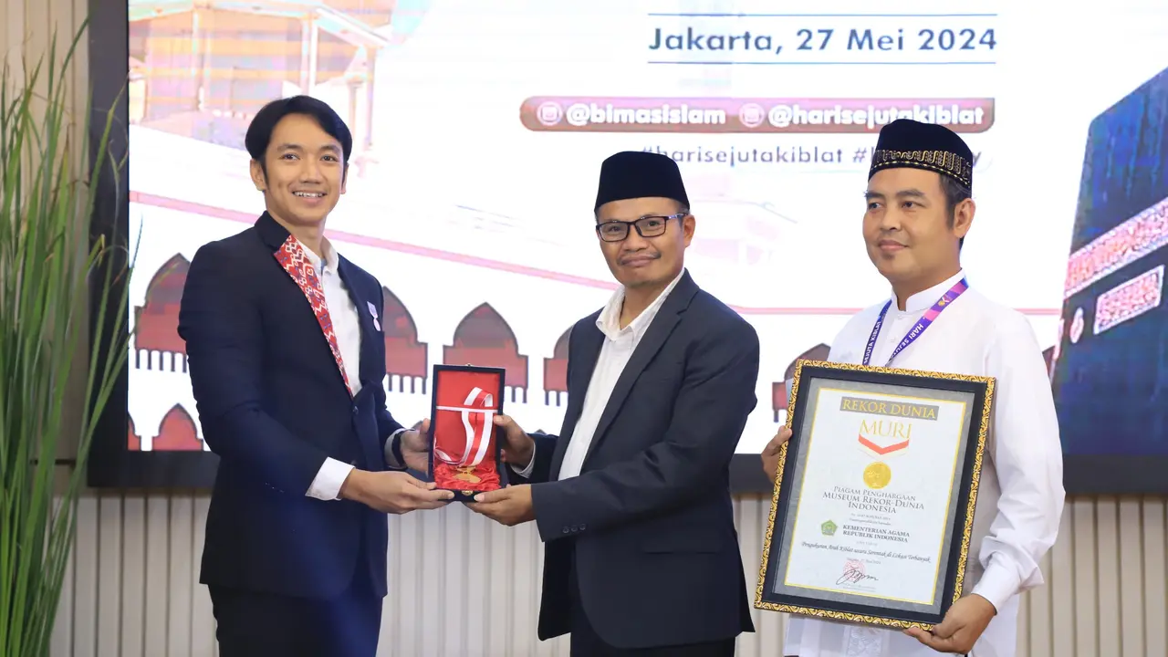Kemenag mencetak rekor MURI kategori pengukuran arah kiblat serentak dengan lokasi terbanyak. (Istimewa)