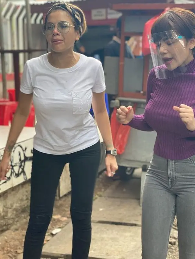 6 Potret Persahabatan Nikita Mirzani dan Dinar Candy, Dampingi saat Pemeriksaan
