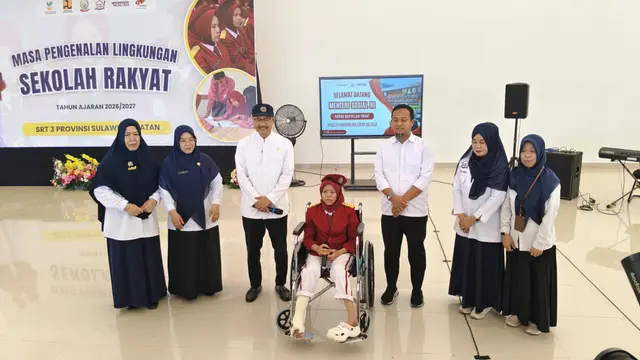 Karmila siswi SR dengan Menteri Sosial Saifullah Yusuf dan Gubernur Sulsel Andi Sudirman Sulaiman. (Liputan6.com/Fauzan)