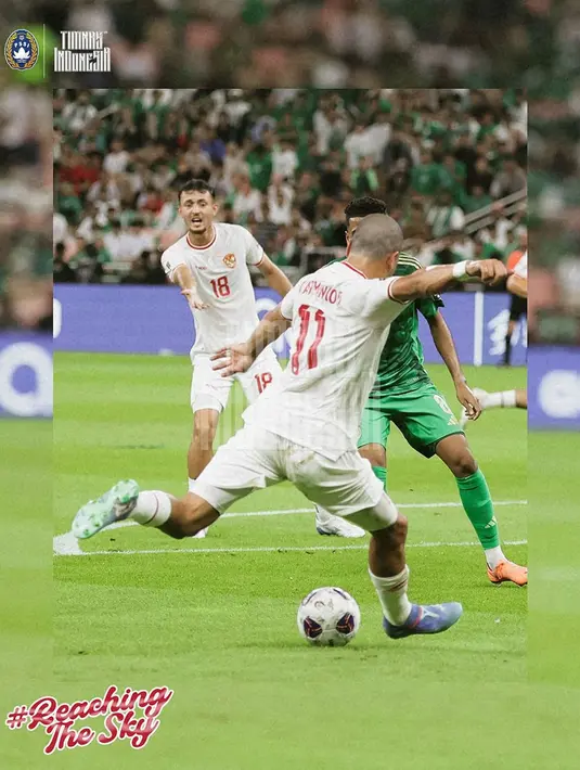 Pemain Timnas Indonesia, Ragnar Oratmangoen melepaskan tendangan yang berbuah gol ke gawang Arab Saudi pada laga matchday pertama putaran ketiga Kualifikasi Piala Dunia 2026 zona Asia Grup C di King Abdullah Sports City Stadium, Jeddah, Arab Saudi, Jumat (6/9/2024) dini hari WIB. (Instagram PSSI)