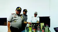 Sebagian minuman keras yang disita dari pabrik miras ilegal di Kabupaten Minahasa, Sulut. (Liputan6.com/Yoseph Ikanubun)