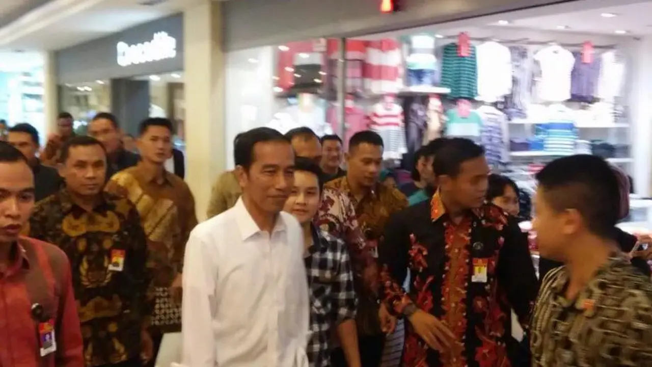 Nongkrong di Coffee Shop, Ternyata Ini Minuman Pesanan Jokowi