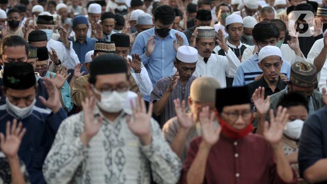 Khusyuk Sholat Idul Fitri di Jatinegara