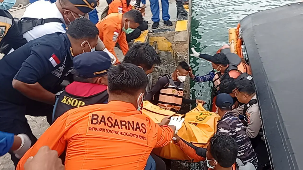 Pencarian korban KM Putri Sakinah