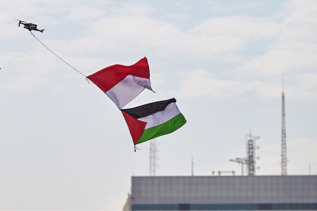FOTO: Ribuan Warga Surabaya  Gelar Aksi Beri Dukungan kepada Warga Palestina