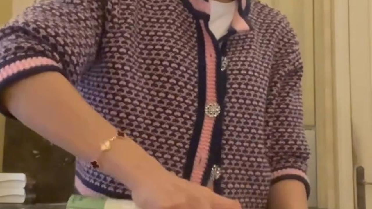 Bunga Zainal Bagikan Momen saat Masak Lamb Chop, Netizen Justru Salah Fokus dengan Cara Marinasinya