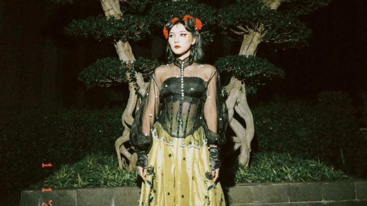 5 Potret Isyana Sarasvati Tampil Nyentrik dengan Gaya Gothic yang Elegan dan Memesona