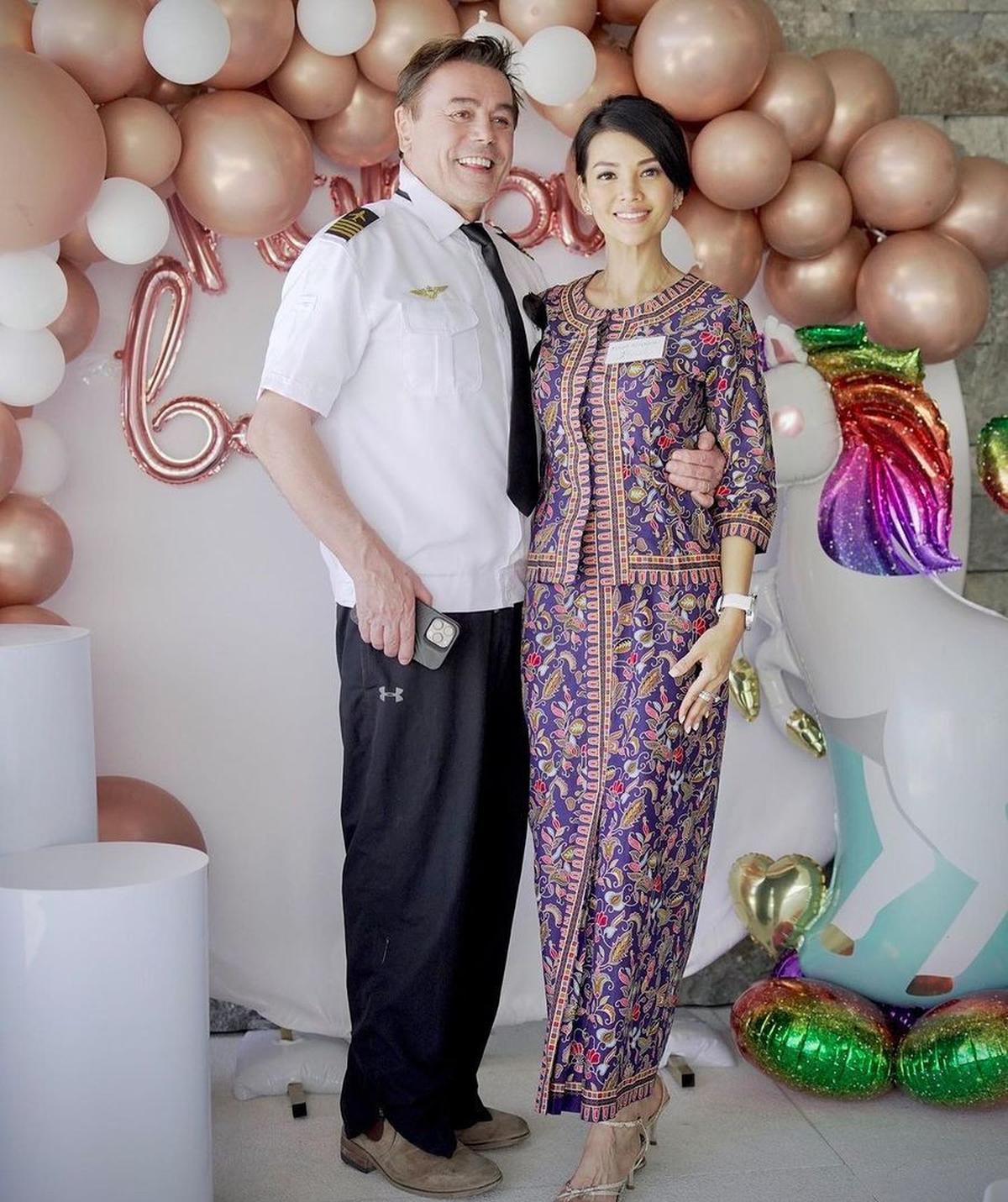 Gaya Kompak Farah Quinn dan Suami Bule