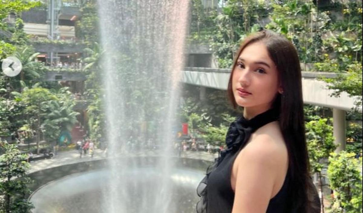 Laura Moane Jalan - Jalan ke Singapore