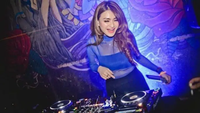 Disebut Bakal Balik Nge-DJ Lagi, Ini 6 Potret Lawas Nathalie Holscher Sebelum Mualaf