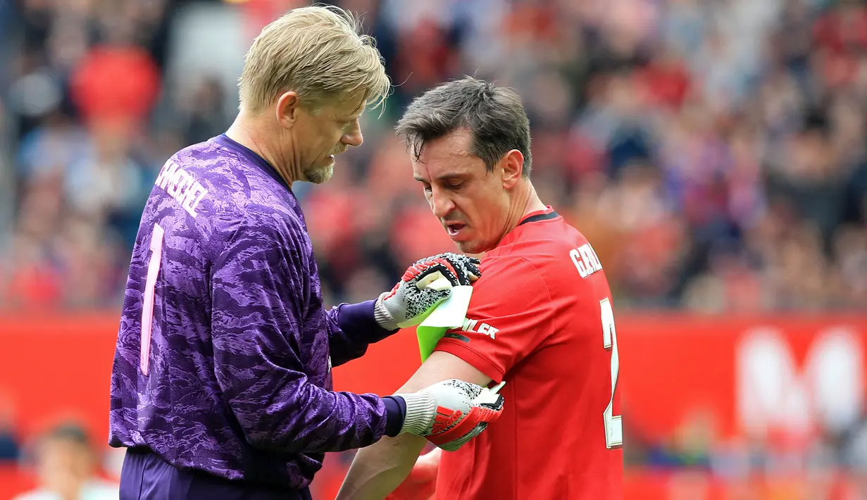 Gary Neville (kanan) merupakan penerus Roy Kane sebagai kapten Manchester United. Selama masa jabatannya, pemain asal Inggris tersebut berhasil mempersembahkan dua gelar Liga Champions dan satu trofi Liga Champions. (AFP/Lindsey Parnaby)