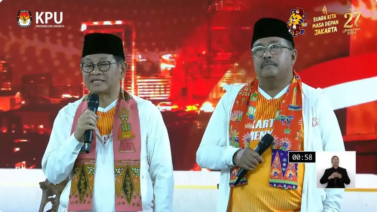 Paslon Pilkada Jakarta 2024 nomor urut 3 Pramono Anung-Rano Karno dalam debat perdana Pilkada Jakarta 2024, Minggu (6/10/2024).