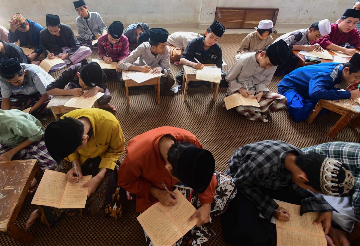 FOTO: Ramadan Menghidupkan Tradisi Kajian Kitab Kuning di Pesantren
