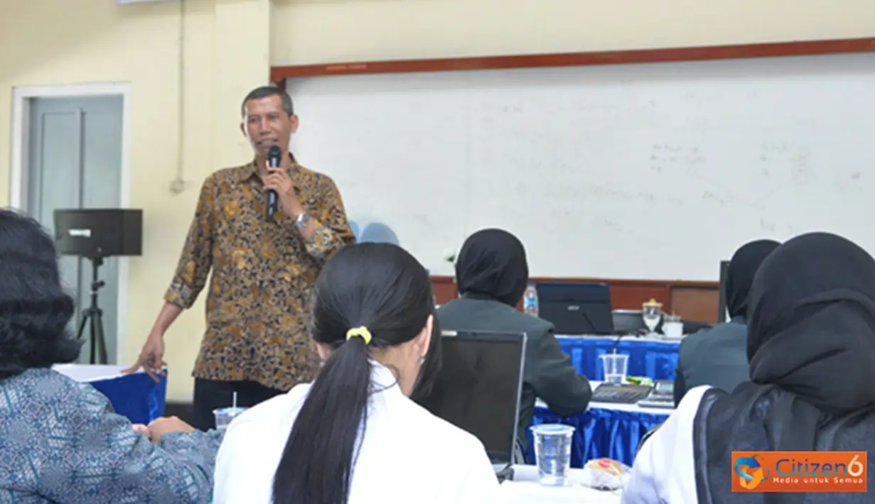 Citizen6, Surabaya: Sebanyak 25 Personil pengawak Primkopal Pusdik-Pusdik Moro laksanakan pelatihan Standart Akuntasi Entitas Tanpa Akuntabilitas Publik (Sak Etap), Kamis (1/11). (Pengirim: Penkobangdikal).