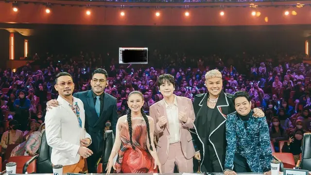 Kyuhyun dan Reza Arap bersama Denny Sumargo, Robby Purba, Rossa dan Ivan Gunawan (Foto: Instagram ivan_gunawan)