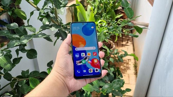 Desain Redmi Note 11 yang baru saja diperkenalkan di Indonesia. (Liputan6.com/Agustinus M. Damar)