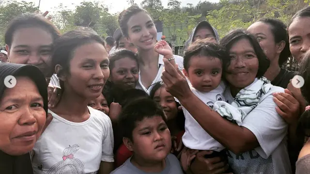 Manohara saat berada di pemukiman korban bencana gempa Palu (Instagram/ @manodelia)