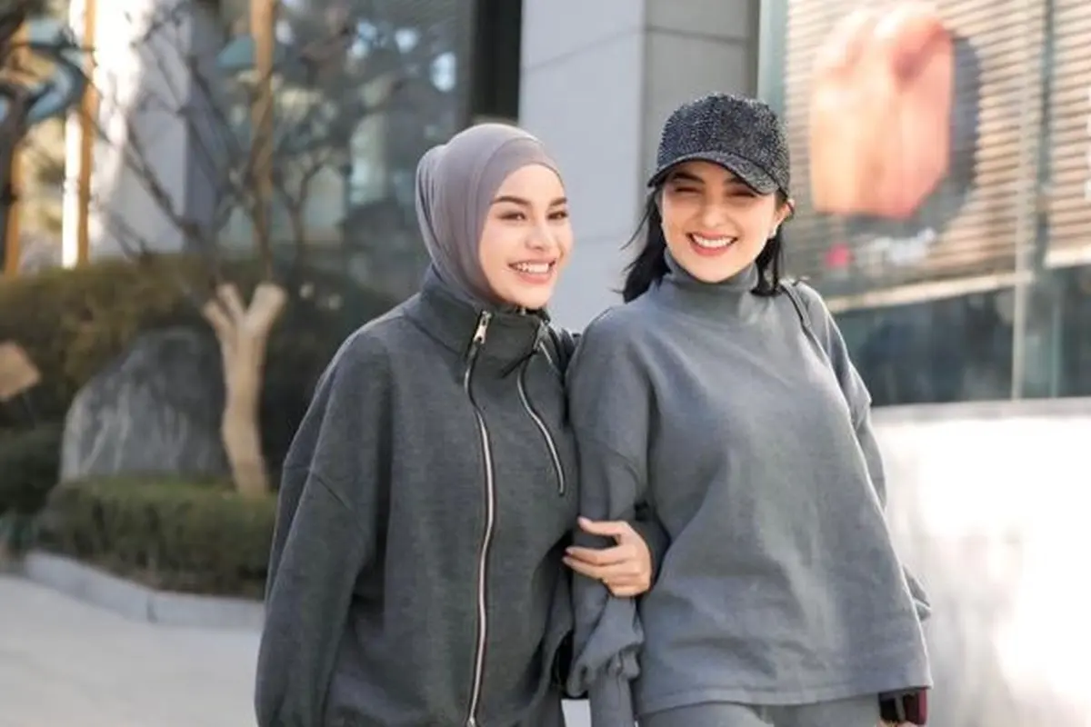 Gaya Kompak Ashanty dan Aurel Hermansyah di Korea Selatan, Tampil Hangat dengan Outfit Abu Abu yang Stylish