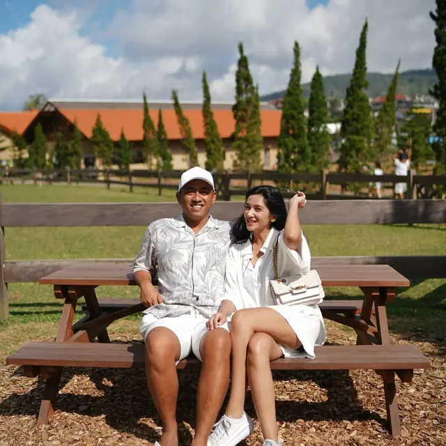 5 Pesona Fanny Ghassani Berbalut Outfit Putih, Pesona Menawan Bak Bidadari (credit: instagram/fannyghassani).