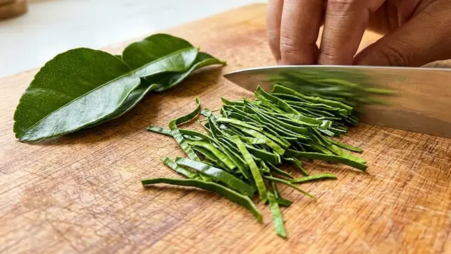 Resep nasi daun jeruk rice cooker