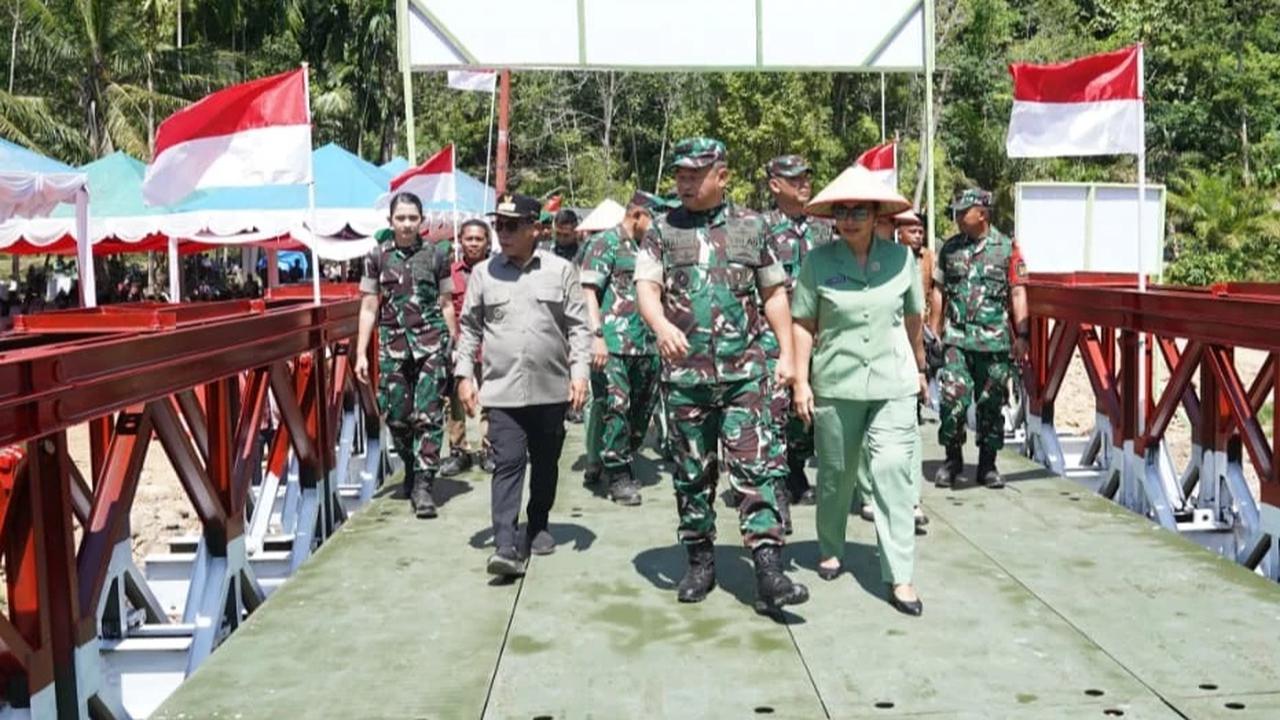 FOTO: Kasad Maruli  Resmikan Pipanisasi Air Bersih dan Reboisasi di Tapanuli Tengah