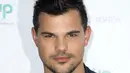 Pemeran Jacob di film Twilight, Taylor Lautner, baru saja bergabung dalam sosial media Instagram. Padahal sebelumnya, Taylor Lautner tidak memiliki akun instagram. (AFP/Bintang.com) 