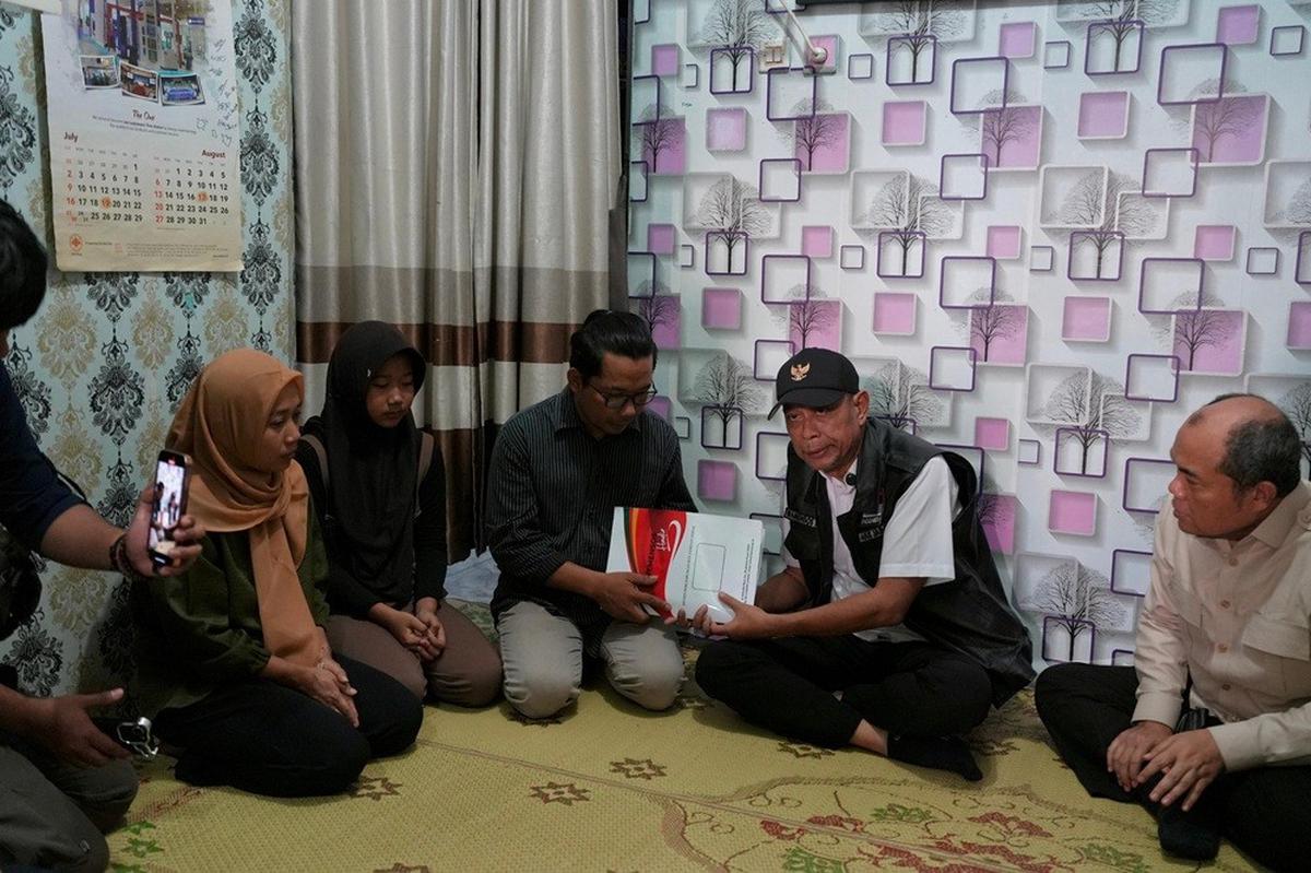 Wakil Menteri Sosial Agus Jabo Priyono takziah ke keluarga almarhum Rheza Sendy Pratama